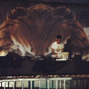 与子伦勾搭对白视频观看
